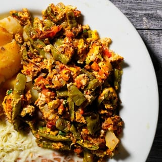 Huevos Con Nopales